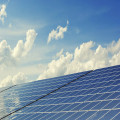 Waarom laad mijn solar powerbank niet goed op in de zon?